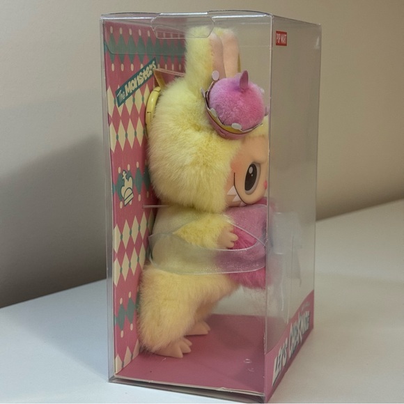 Pop Mart Labubu The MONSTERS Let's
Checkmate- Vinyl Plush Queen - Picture 2 of 5